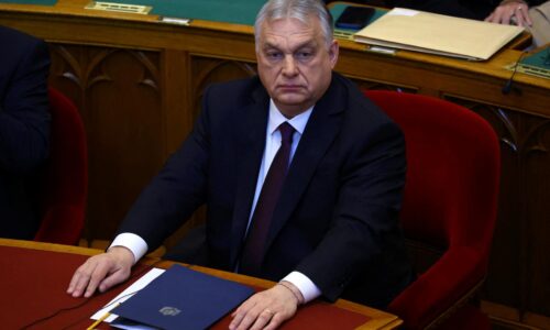 Maďarsko blokuje sankcie, aby mu Európska komisia schválila 16-miliardovú pôžičku, píše Politico