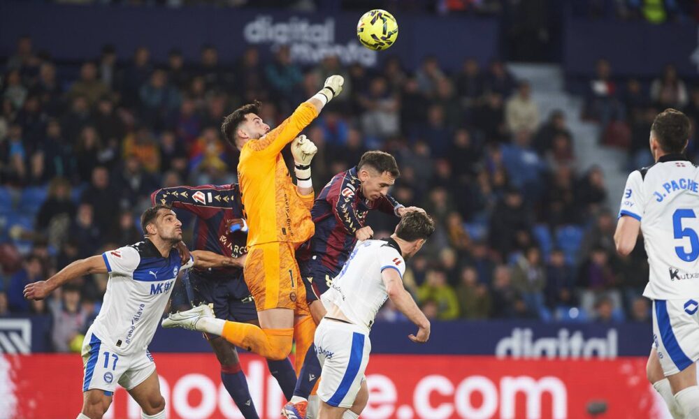 Oslabené deportivo alavés padlo v závere. levante živí nádej na záchranu