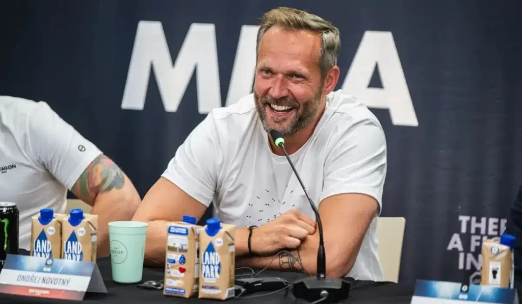 Myslím si, že bojovníkom platíme strašne veľa, reaguje promotér ondřej novotný na tému zárobkov zápasníkov oktagonu