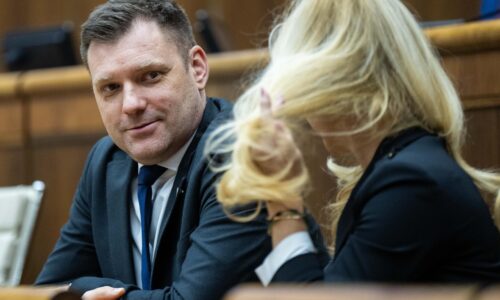 Taraba by šiel do budúcich volieb na kandidátke SNS. Spájať sa za každú cenu však nechce