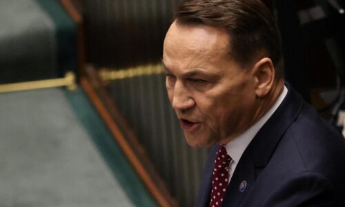 Poľsko a európski spojenci mali vopred informáciu o útoku na Irán, vraví šéf diplomacie Sikorski