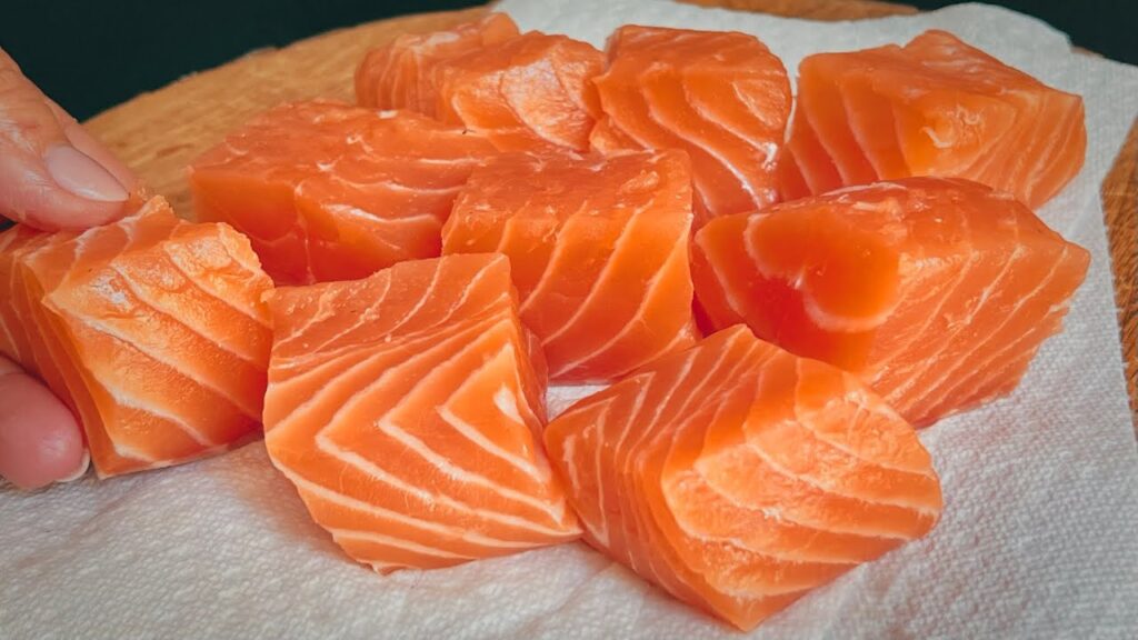 Als mein französischer freund milch in die pfanne goss, war ich erstaunt. magisches rezept mit fisch