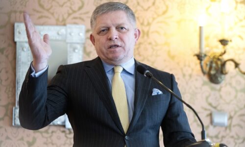 Výroky politikov: Fico vypol núdzovú elektrinu Ukrajine. Hraničí to s vlastizradou, tvrdí Šimečka