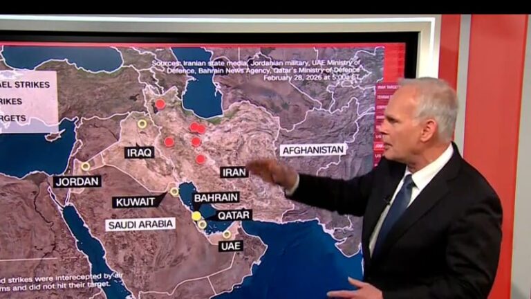 Rakety srovnaly chameneího sídlo se zemí. analýza cnn odhalila unikátní vojenskou operaci