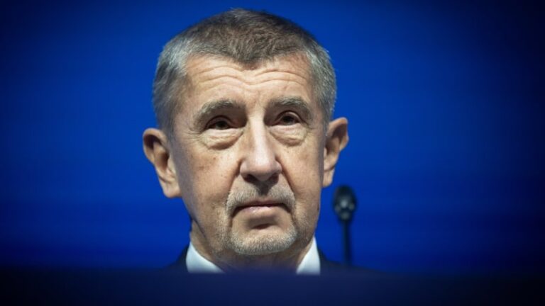 Jsme připraveni vyslat pro čechy repatriační lety, říká babiš. svolává bezpečnostní radu