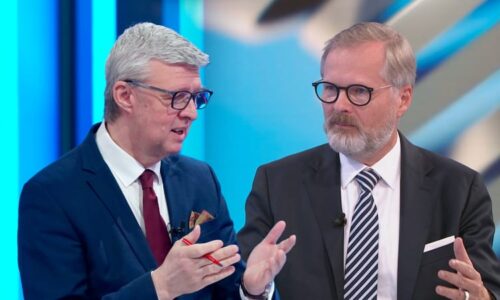 Odrbali jste lidi, vmetl Havlíček Fialovi. A vy jim lžete, směšné, ohradil se expremiér