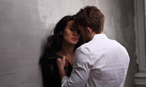 Poměr s kolegou nebo sex na veřejnosti: Co o nás prozradí vzrušující představy?