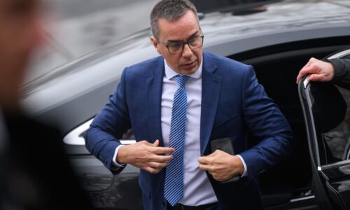 Tomáš ide so Sakovou v pondelok do Samsungu. Čo navrhuje ľuďom štát po konci veľkej fabriky?