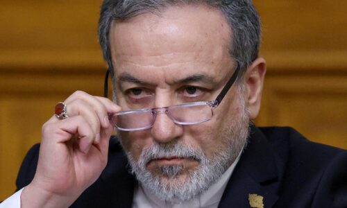 Irán podľa Ománu volá po mieri. Arákčí pre ABC zdôraznil právo na sebaobranu