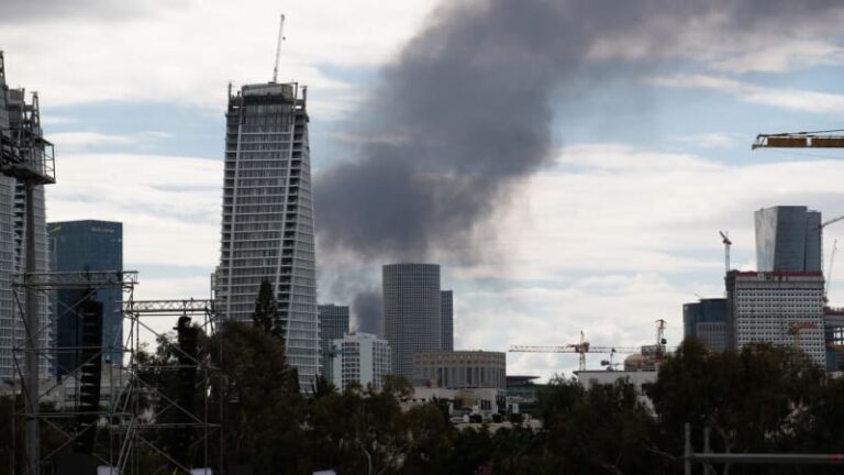 Češi uvěznění v emirátech: chodí nám varovné sms. ukrýváme se v místnostech bez oken