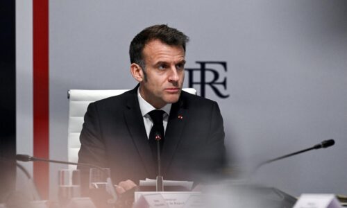 Francúzsko presúva svoju lietadlovú loď do Stredozemného mora