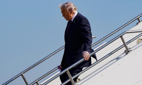 Trump si predstavuje štvortýždňovú operáciu proti Iránu, pripustil ďalšie straty