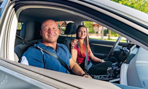 Nové druhy řidičáků táhnou: Mladí řidiči přibývají rekordní rychlostí, roste i bezpečnost