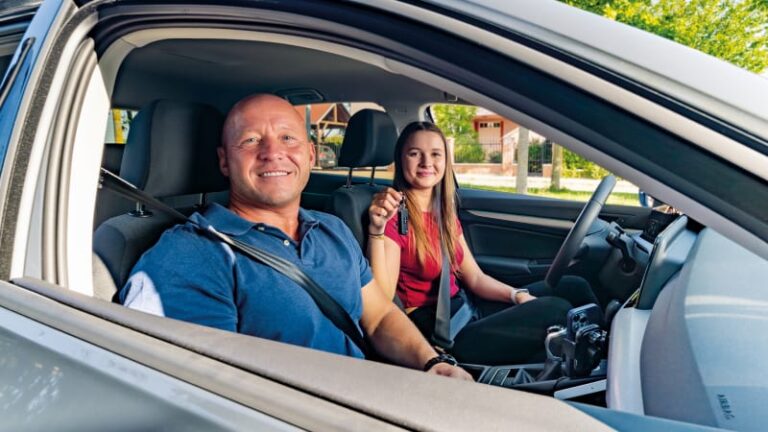 Druhy řidičáků táhnou: mladí řidiči přibývají rekordní rychlostí, roste i bezpečnost