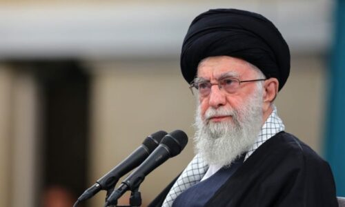 KOMENTÁŘ: Putinovi přátelé padají jako mouchy. Trump se baví, Evropa nervózně přešlapuje