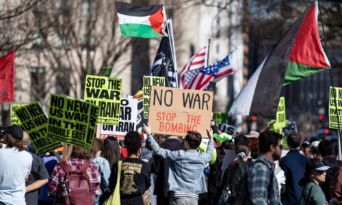 Iránske dobrodružstvo dostáva Kongres do varu