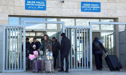 Turecko kvôli konfliktu uzavrelo pre cestujúcich tri hraničné priechody s Iránom, obchodná preprava pokračuje