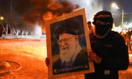 Český senior utekal taxíkom z horiaceho Bagdadu. Situácia bola šialená, opisuje