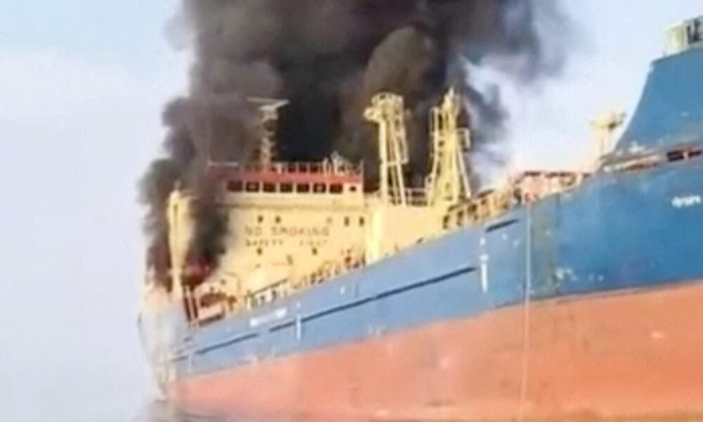 Irán zasiahol lodnú dopravu na blízkom východe. zásah ropného tankera v ománe neprežil jeden námorník