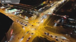 Trnavu zaplavili policajti. nelegálny „tuningový“ zraz v meste ukončili skôr, ako sa začal