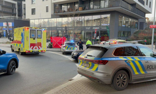 Po pádu z balkonu v 10. patře našli v pražských Modřanech tělo. Zřejmě šlo o sebevraždu