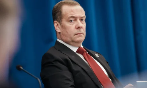 Dmitrij Medvedev: Irán sa bude snažiť vyvinúť jadrové zbrane s trojnásobnou silou