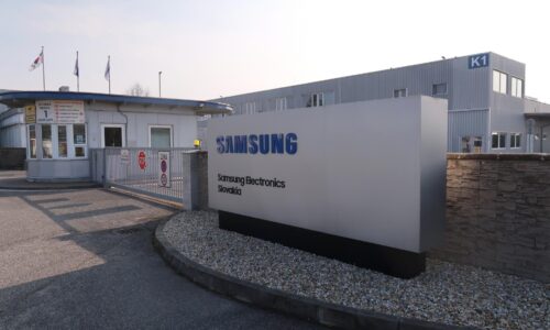 Bude Samsung štátu vracať milióny eur? Podnik priznal, že nesplnil podmienky. Sakovej rezort počíta dopady
