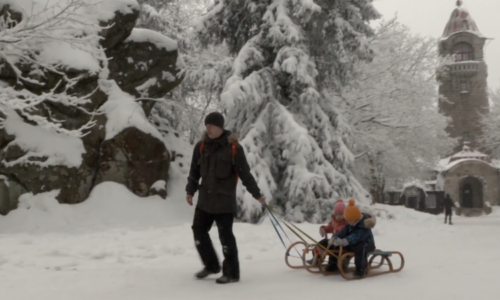 Žádné tahání saní do kopce. Na dráze v Jizerských horách nasednete a jedete a jedete