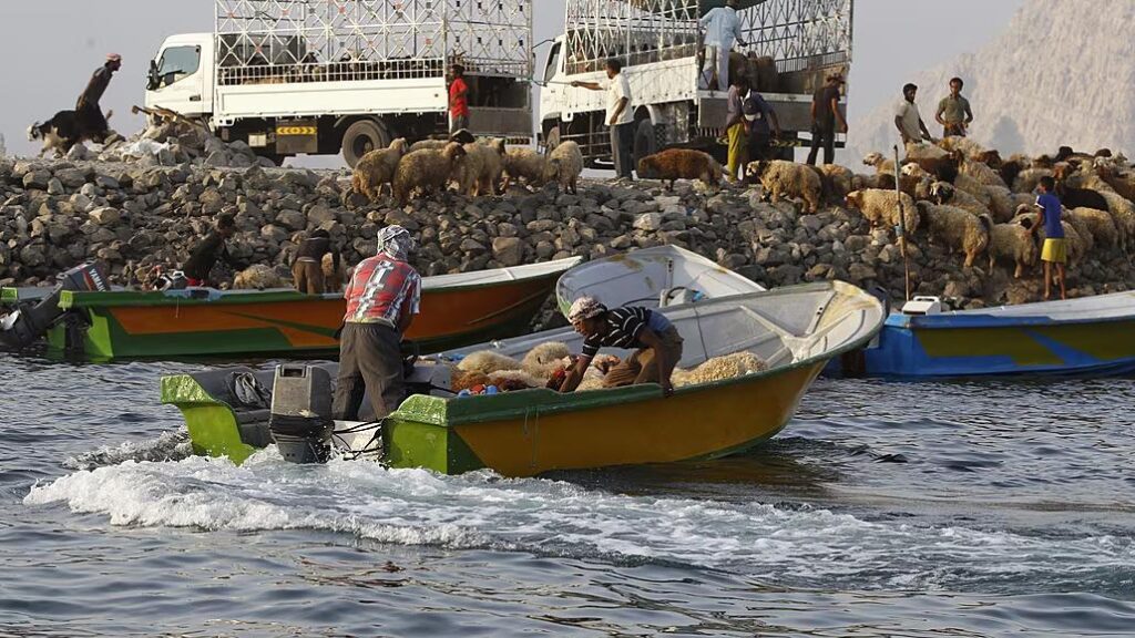 Šéf iránskych revolučných gárd tvrdí, že je uzavretý hormuzský prieliv