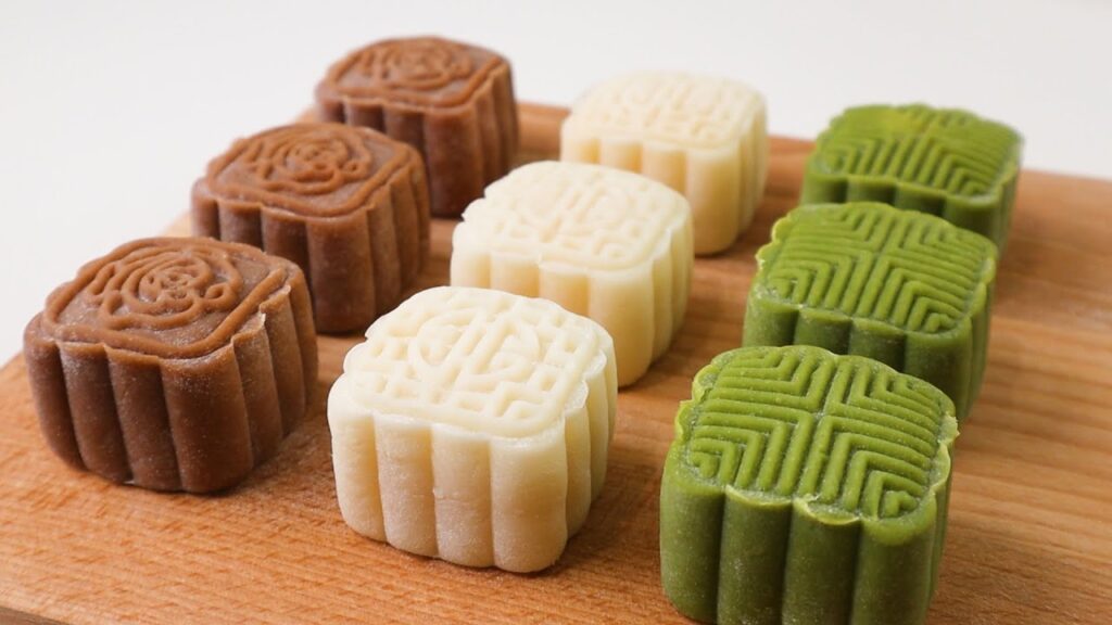 My daughter's favorite! extremely delicious and beautiful! three of flavor snowy mooncake