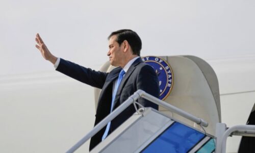 Na školu by USA cíleně nezaútočily, odmítl Rubio. V troskách zahynulo přes 160 lidí