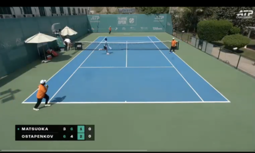 Kamery zachytili dramatický moment. tenisti museli urýchlene opustiť kurt