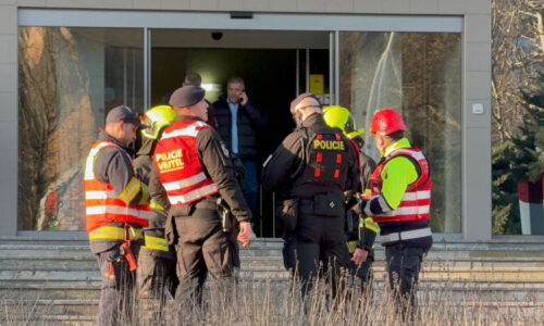 Poplach v Praze: Kvůli ptačí budce museli z ministerstva evakuovat 400 lidí