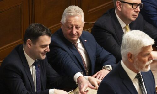 Žert s Rudým právem? Opozice se zastala Pavla. Macinkovi připomněla minulost Babiše i Zůny