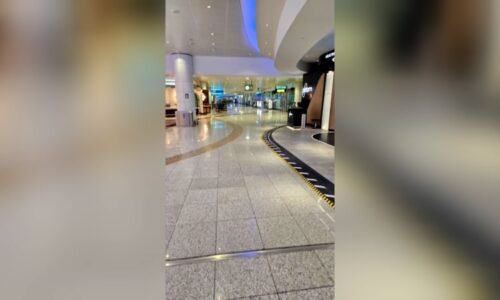 Rozezněl se alarm a všichni utíkali, líčí Češka z letiště v Dubaji. S dalšími čeká v úkrytu