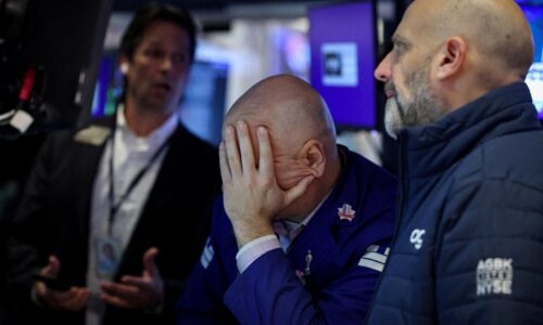 Akcie v USA oslabili, investori sa obávajú dlhšej vojny na Blízkom východe