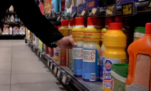 Nákup čistících prostředků? Jen po ověření dospělosti, hlásí pokladny. Důvod mnohé překvapí