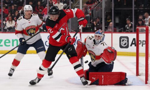 NHL: Nemec sa gólom podieľal na triumfe New Jersey, bodoval aj Slafkovský