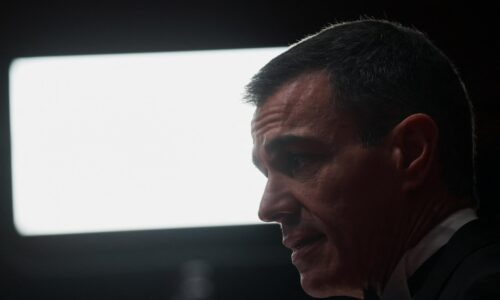 Nemôžete hrať ruskú ruletu s osudmi miliónov ľudí, odkazuje Trumpovi španielsky premiér