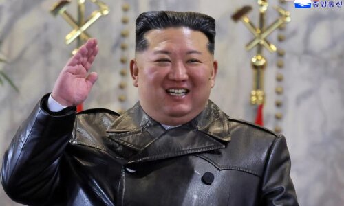 Severná Kórea odhalila prvú známu sochu vodcu Kim Čong-una