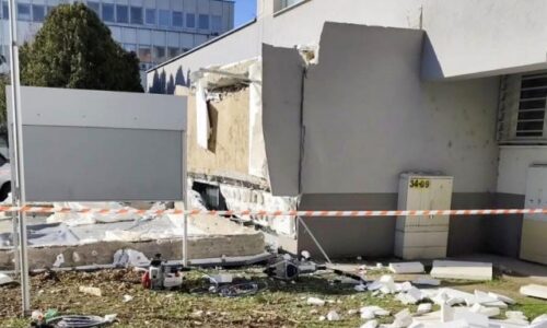 Pozostalí po obetiach a poškodený pri tragédii v Komárne dostanú odškodnenie. Aká bude jeho výška?