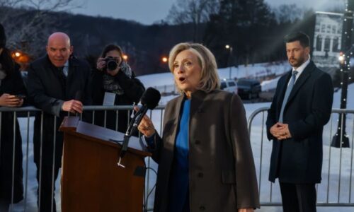 Rozčílená Hillary i exprezident ve vířivce. Clintonovi vypovídali u soudu ohledně Epsteina