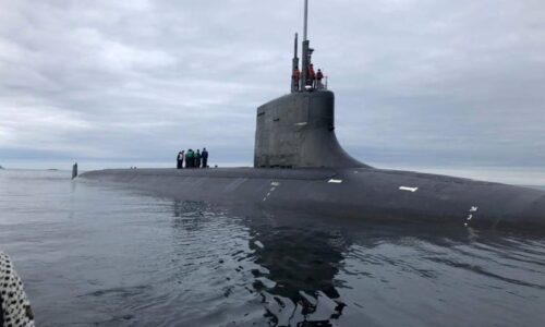 Vyhráváme, oznámil Pentagon. Američané potopili strategickou válečnou loď Íránu