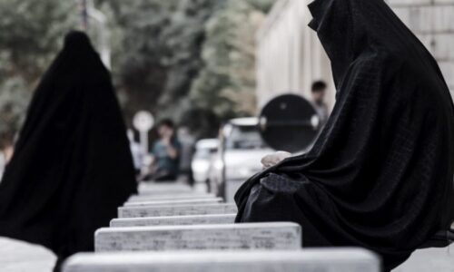 Západné médiá odignorovali ohavnú vraždu iránskych školáčok