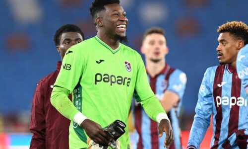 Fanúšikovia manchestru united v pozore. andré onana je odhodlaný získať miesto v zostave