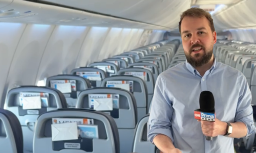 Češi letí do Dubaje. Reportér na palubě odhalil příběhy lidí mířících do ostřelovaných Emirátů