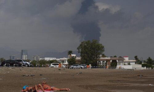 Tisíce Slovákov nevedia odletieť a doma ich čaká práca. Jedni majú nárok na náhrady, druhí zostanú bez mzdy