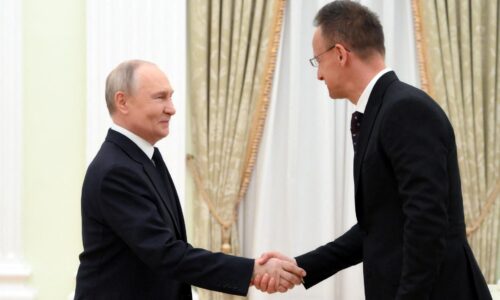 Szijjártó s Putinom rokoval o rope a plyne, žiada pokračovanie dodávok. Domov s ním prídu dvaja zajatci