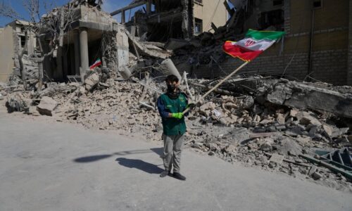 Z Teheránu utieklo stotisíc ľudí, tvrdí Úrad vysokého komisára OSN. Vojna si vyžiadala viac ako tisíc obetí