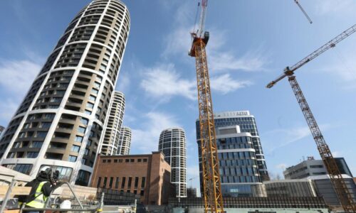 Na Bratislavu pri dostavbe nových bytov doľahli dozvuky z krízy. Odborník hovorí o katastrofálnom prepade